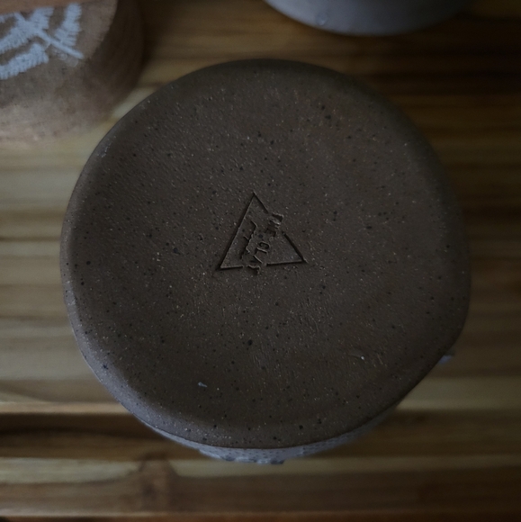 Ceramic Bee Design Honey Jar - Picture 4 of 4